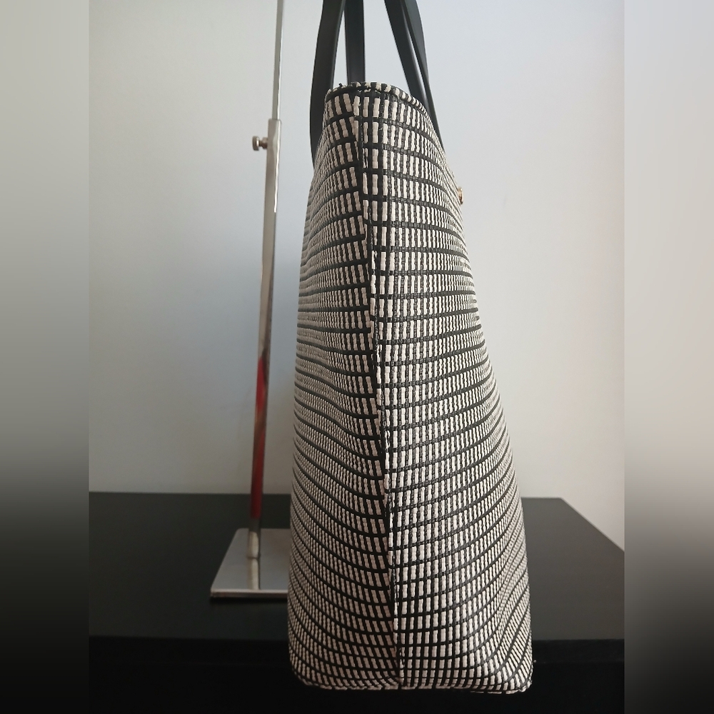 Calvin Klein Raffia Cut Out Hardware Tote - Picture 4 of 15